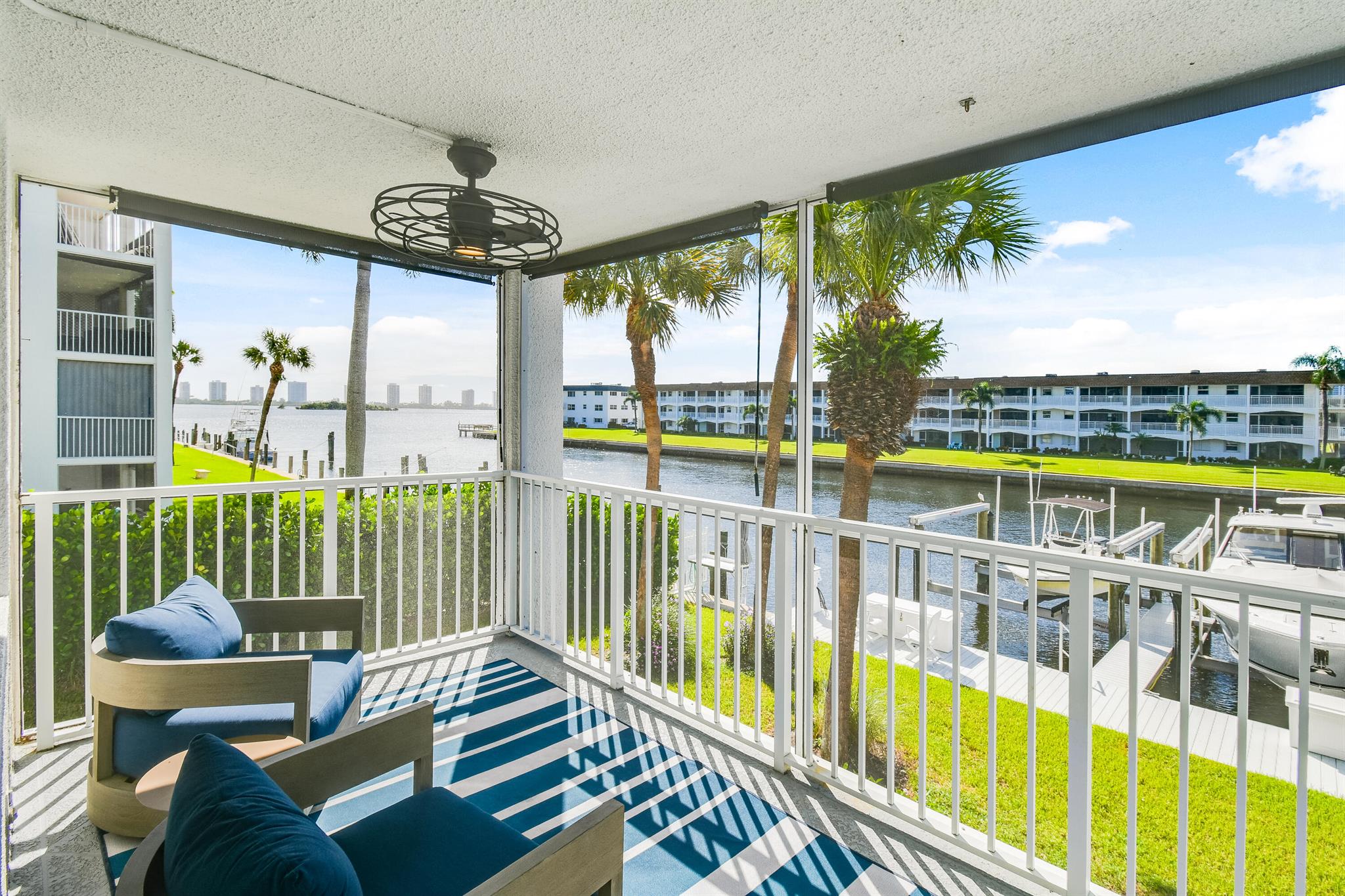 104 Paradise Harbour Boulevard 215