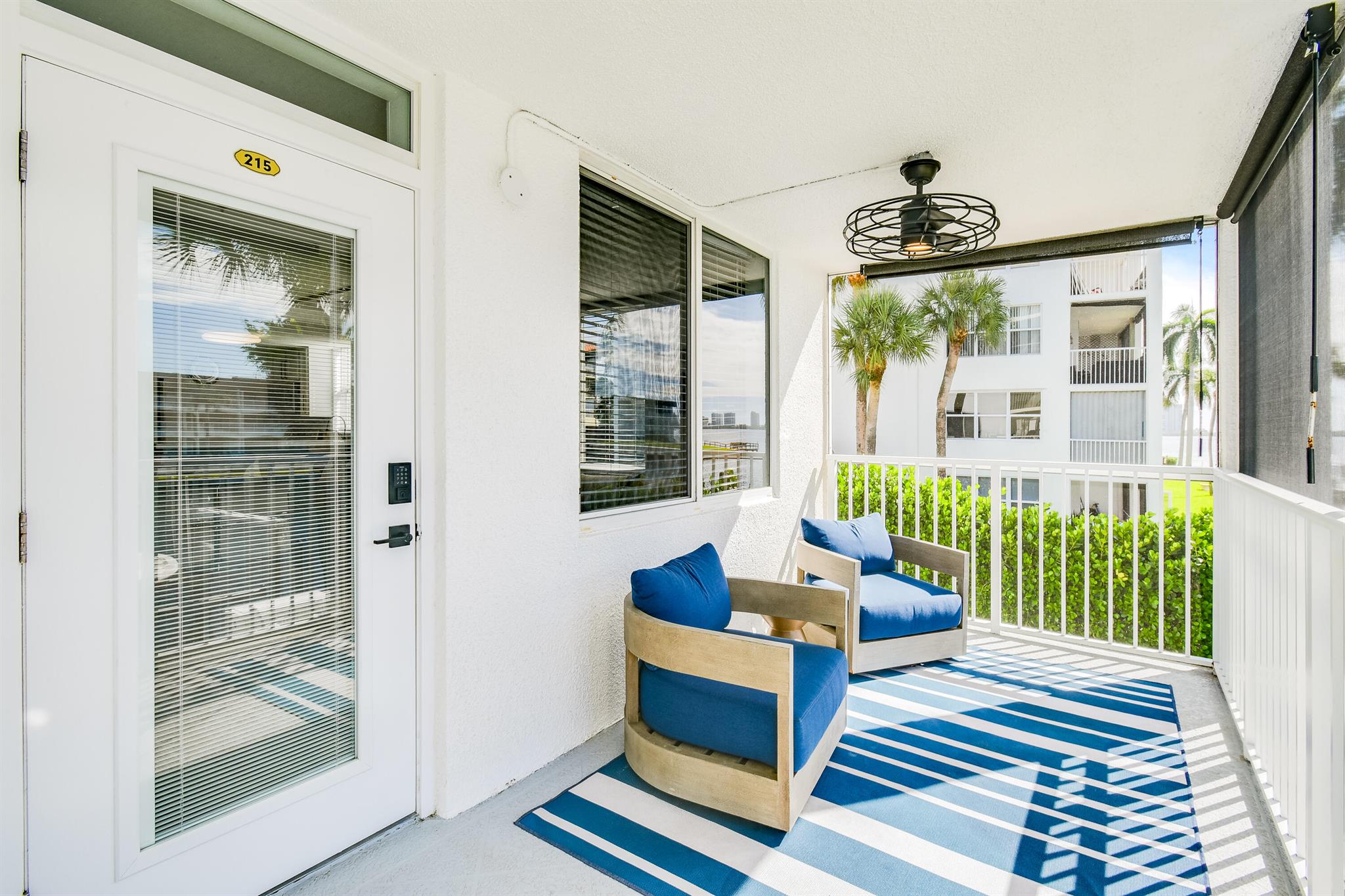 104 Paradise Harbour Boulevard 215