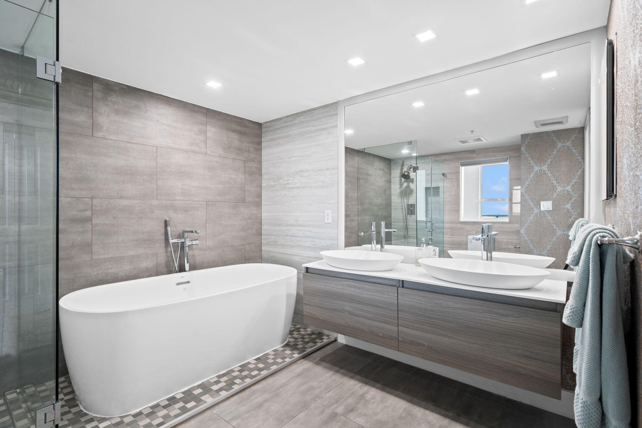 SYMPHONY NORTH CONDO - Residential