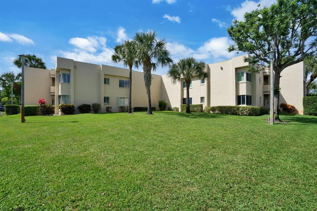 Photo of 3212 Strawflower Way #220, Lake Worth, FL 33467 (MLS # R10702442)