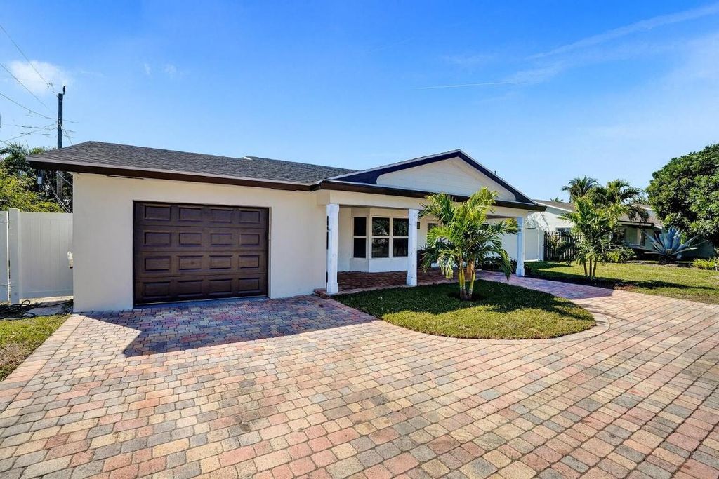 Photo of 530 Kingbird Circle, Delray Beach, FL 33444 (MLS # R11126489)