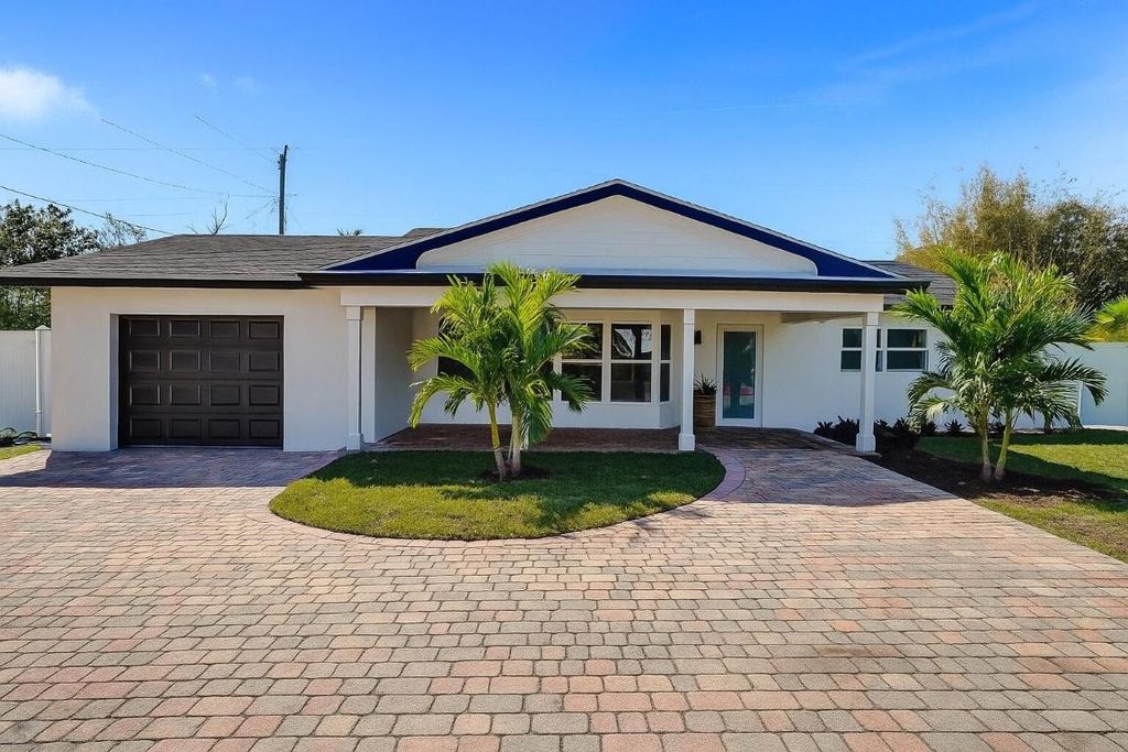 Photo of 530 Kingbird Circle, Delray Beach, FL 33444 (MLS # R11126489)