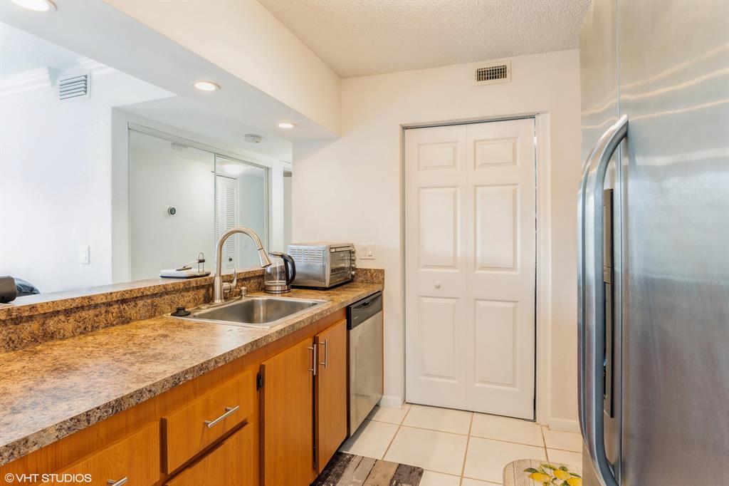 PINE RIDGE AT DELRAY BEACH CONDO - Residential Lease