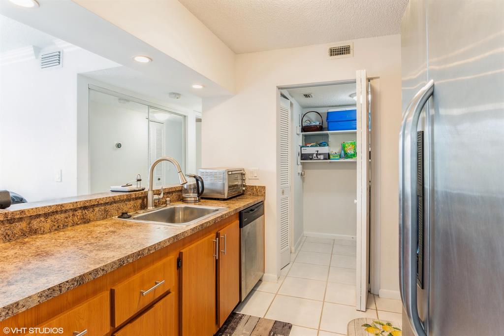 PINE RIDGE AT DELRAY BEACH CONDO - Residential Lease
