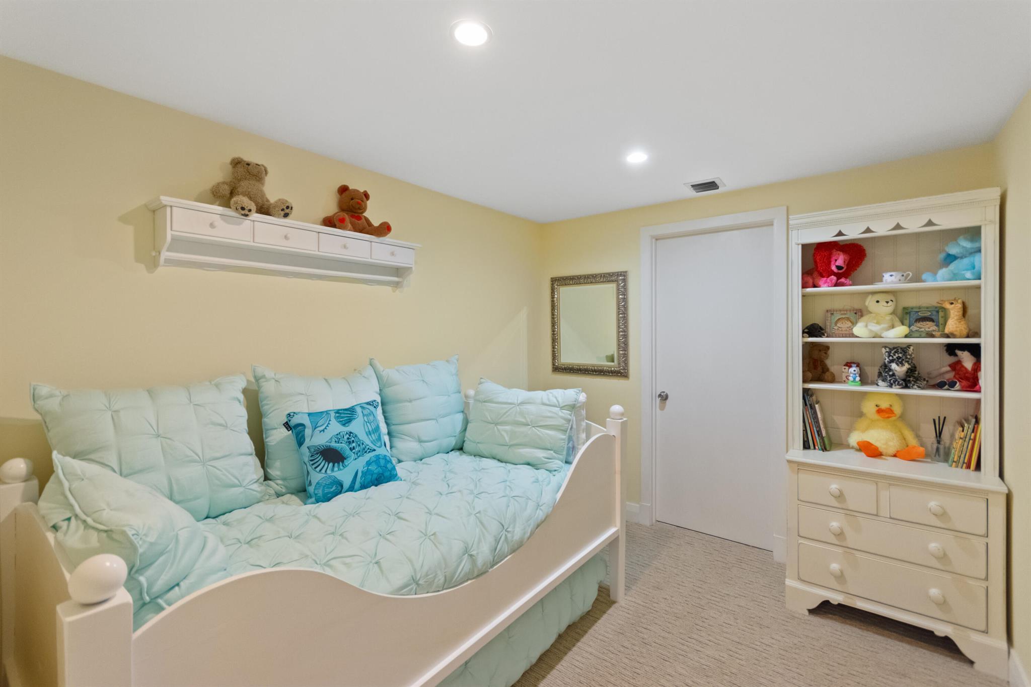 OLD PORT COVE HARBOR VILL - Residential