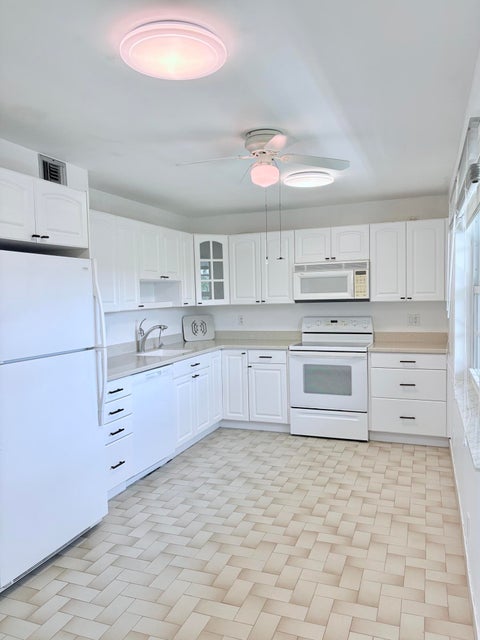 Tiny photo for 804 Cypress Grove Lane #508, Pompano Beach, FL 33069 (MLS # B26050732)