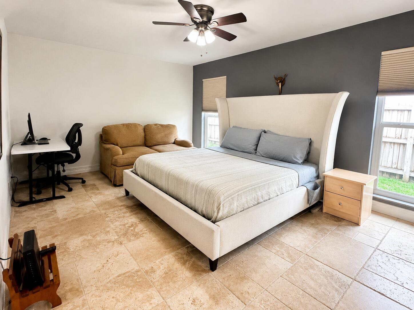 Properties 12497 Guilford Way
