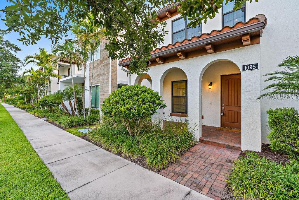 Photo of 1095 Faulkner Terrace, Palm Beach Gardens, FL 33418 (MLS # R10960841)