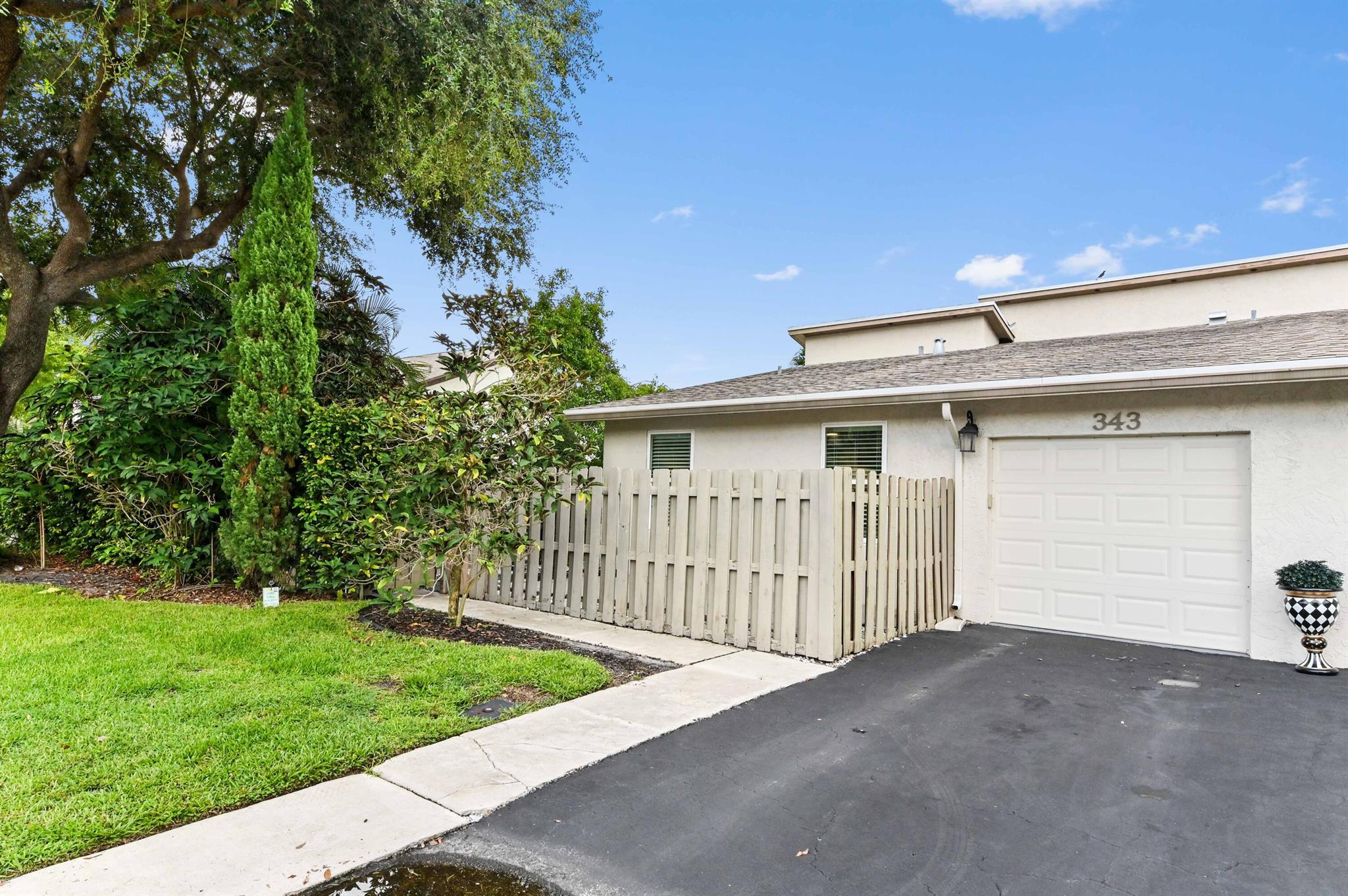 343 SW 27th Terrace