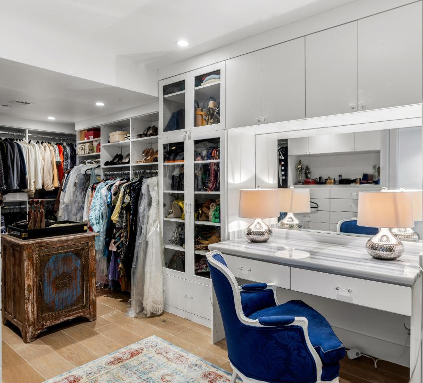 TWENTY ONE HUNDRED CONDO - Residential