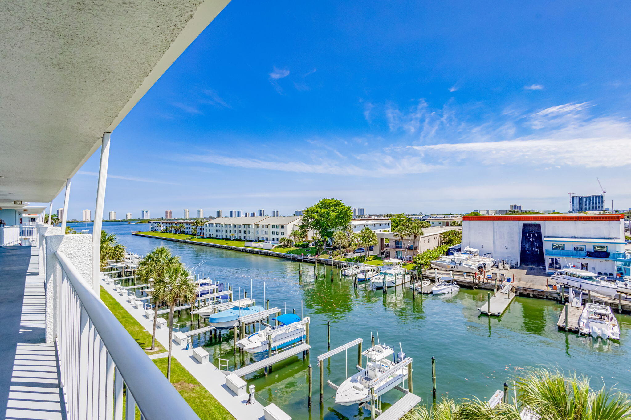 108 Paradise Harbour Boulevard 512