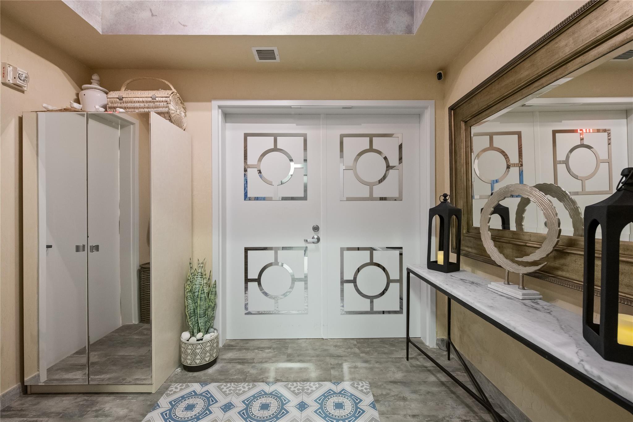704 N Ocean Blvd 404, Pompano Beach, FL, 33062/$1,988,000 2 704 N Ocean Blvd 404