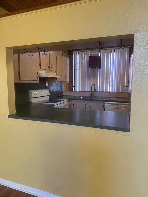 PALM-AIRE VILLAGE 4TH SEC - Residential Lease