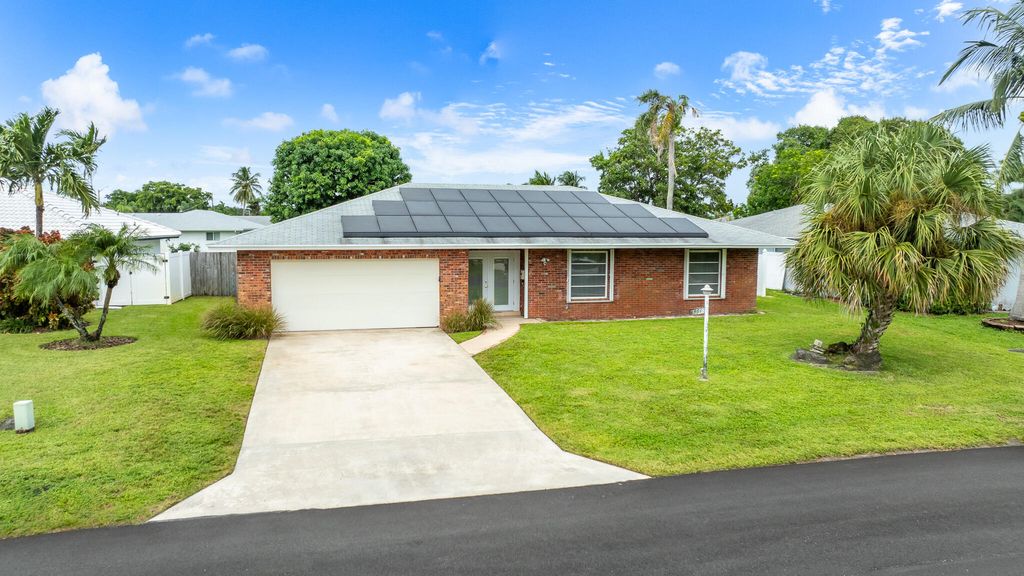 Photo of 1361 SW 27th Avenue, Boynton Beach, FL 33426 (MLS # R11031013)