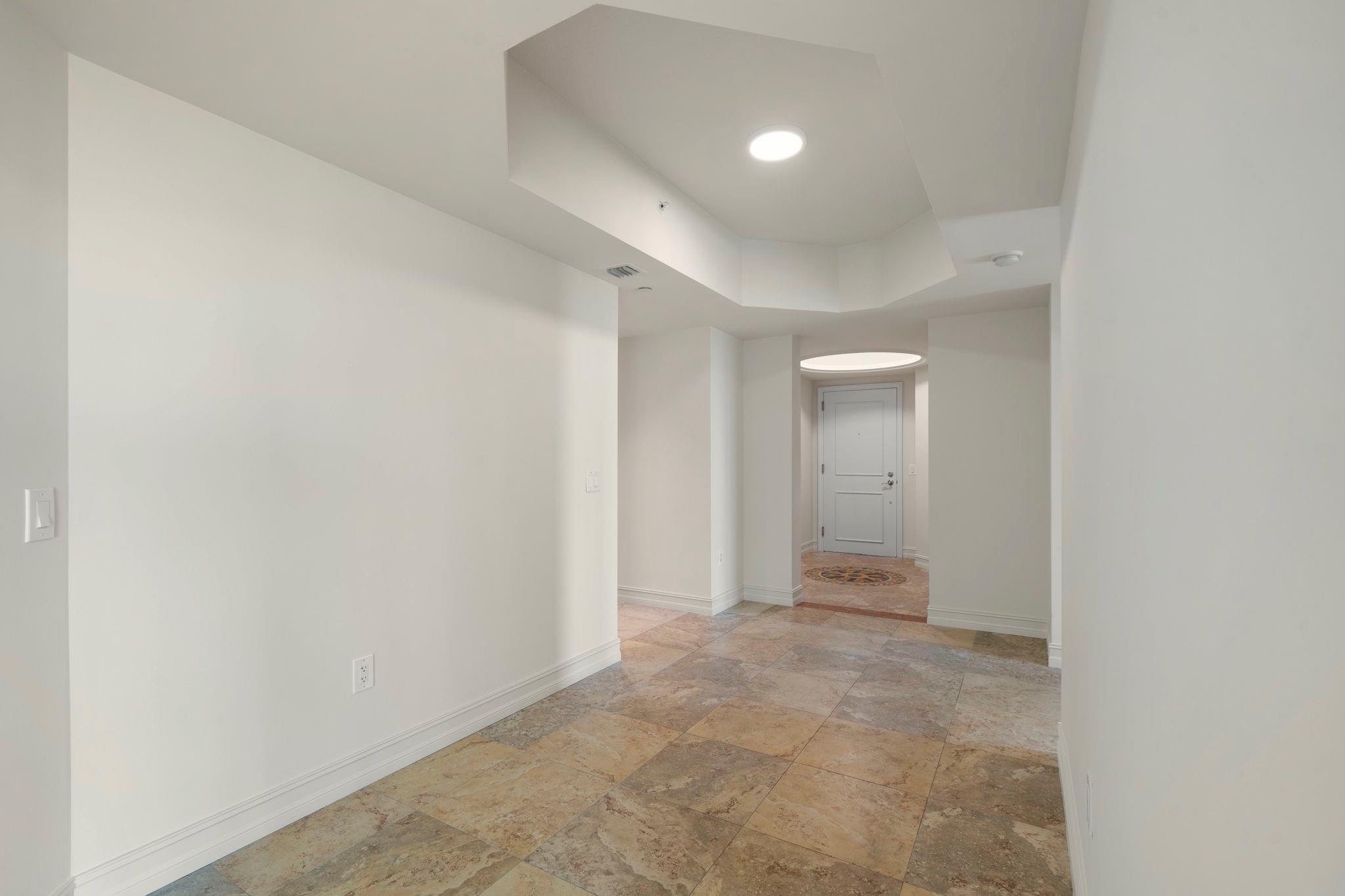 411 N New River Dr 806