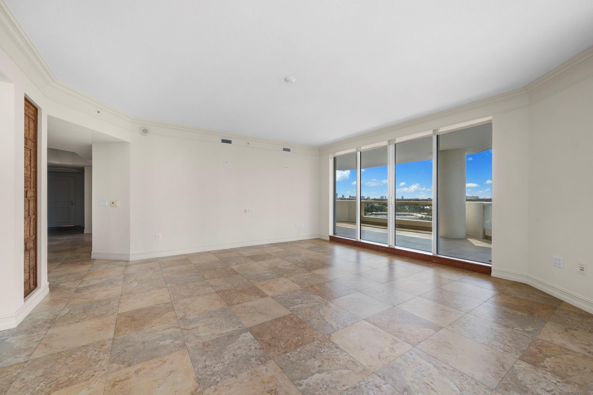 411 N New River Dr 806