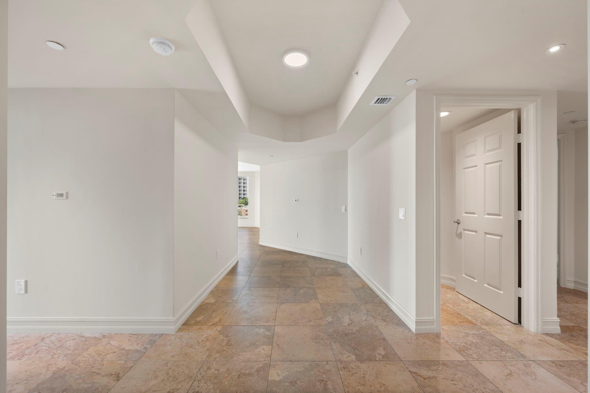 411 N New River Dr 806