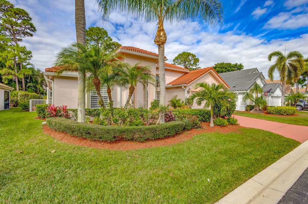 Photo of 181 Bent Tree Drive, Palm Beach Gardens, FL 33418 (MLS # R11056225)