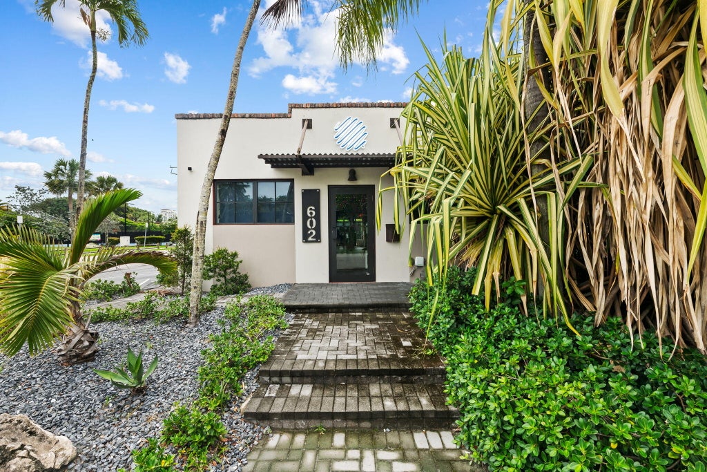 Photo of 602 SW 12th Avenue, Fort Lauderdale, FL 33312 (MLS # B26044281)
