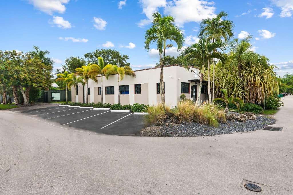 Photo of 602 SW 12th Avenue, Fort Lauderdale, FL 33312 (MLS # B26044281)