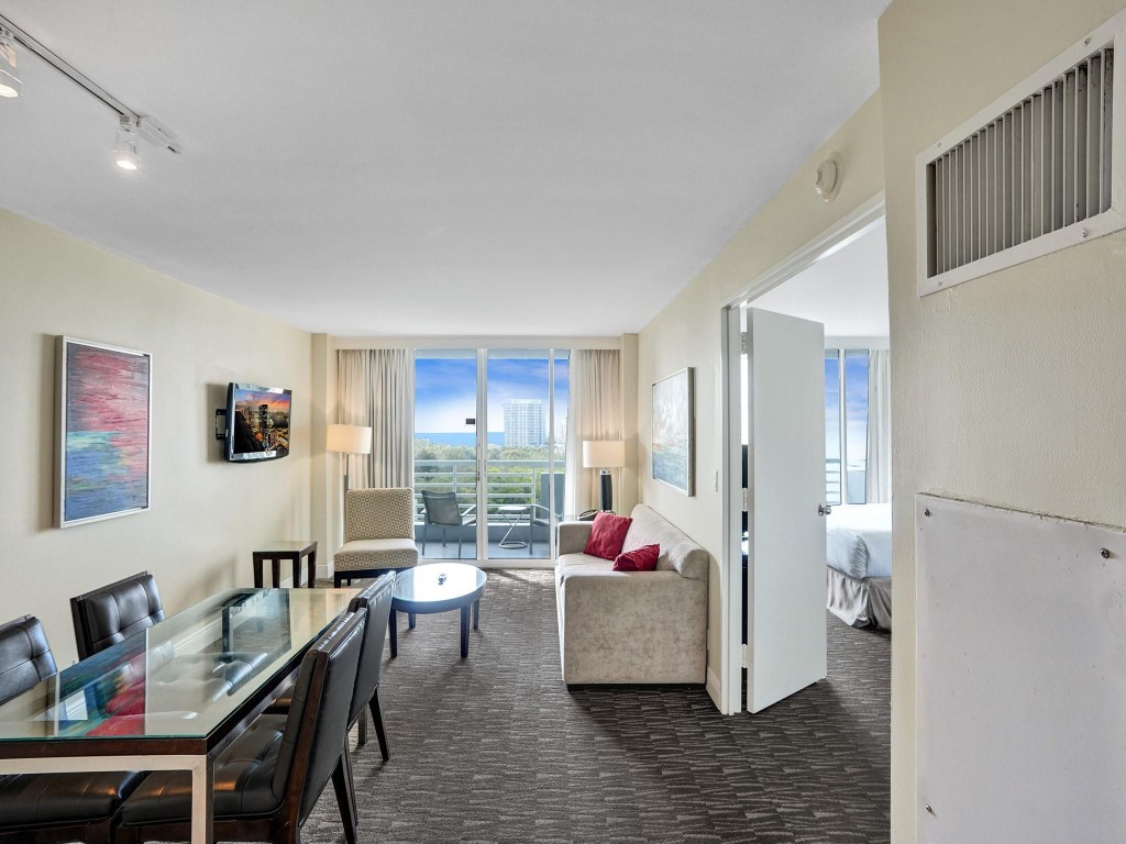 2670 E Sunrise Boulevard 1120