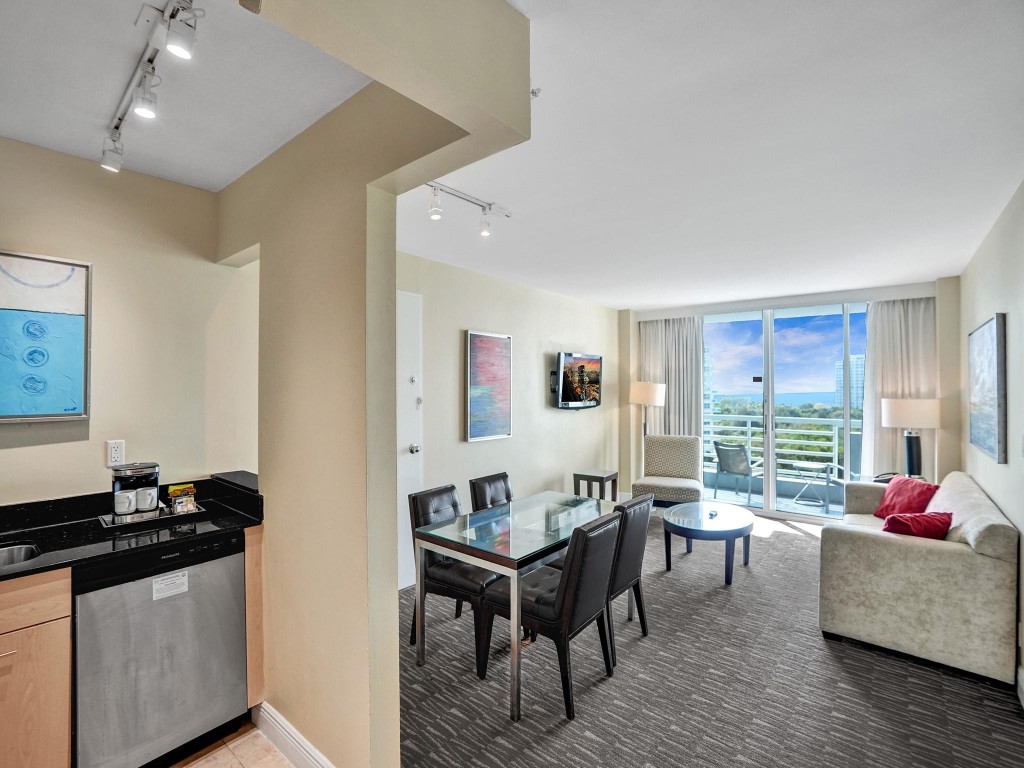 2670 E Sunrise Boulevard 1120