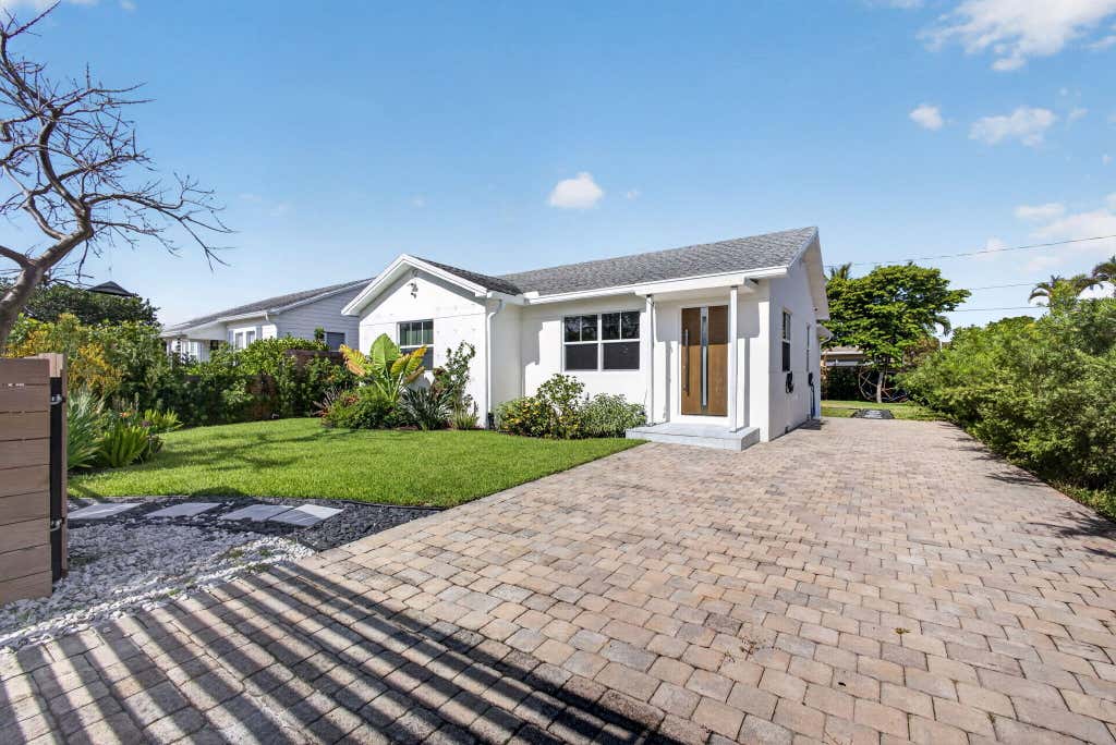 Photo of 1309 N PALMWAY, Lake Worth Beach, FL 33460 (MLS # B26064836)