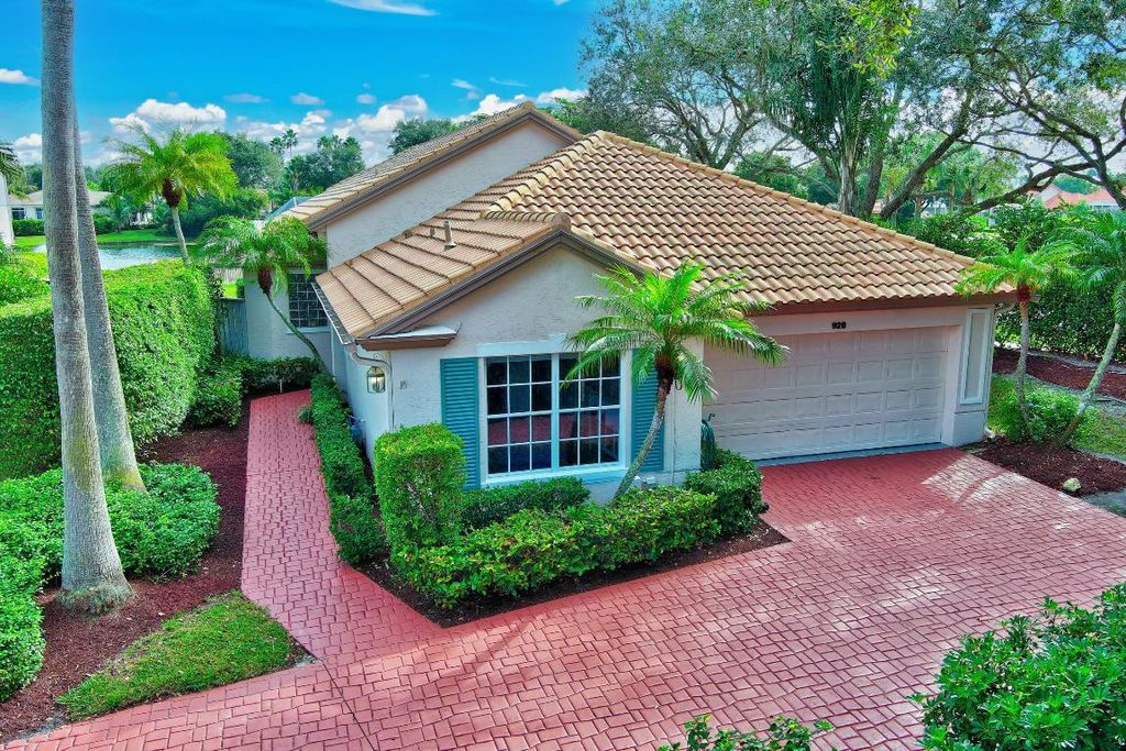 Photo of 928 Augusta Pointe Drive, Palm Beach Gardens, FL 33418 (MLS # R10940030)