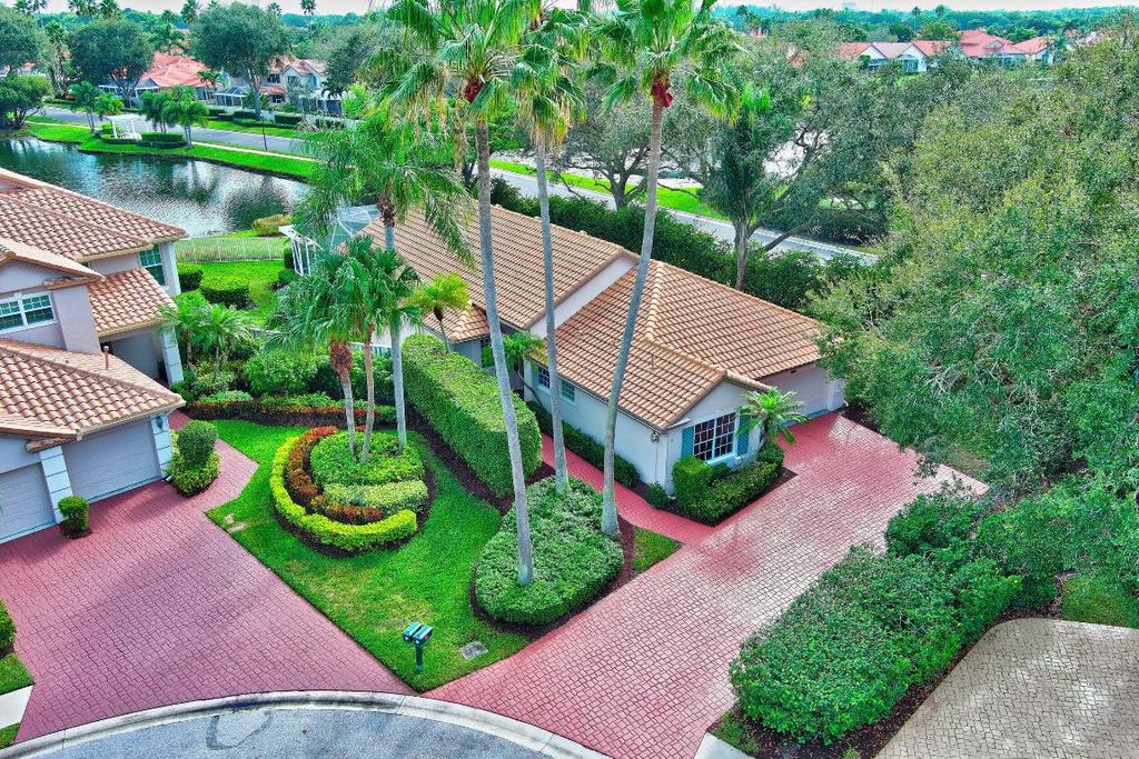 Photo of 928 Augusta Pointe Drive, Palm Beach Gardens, FL 33418 (MLS # R10940030)