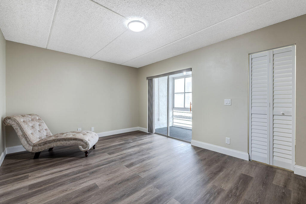 VILLAGE GREEN DORCHESTER CONDO - Residential