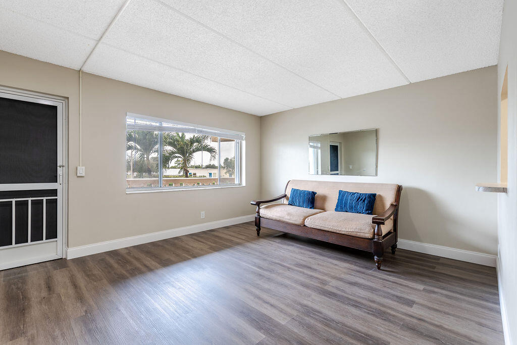 VILLAGE GREEN DORCHESTER CONDO - Residential