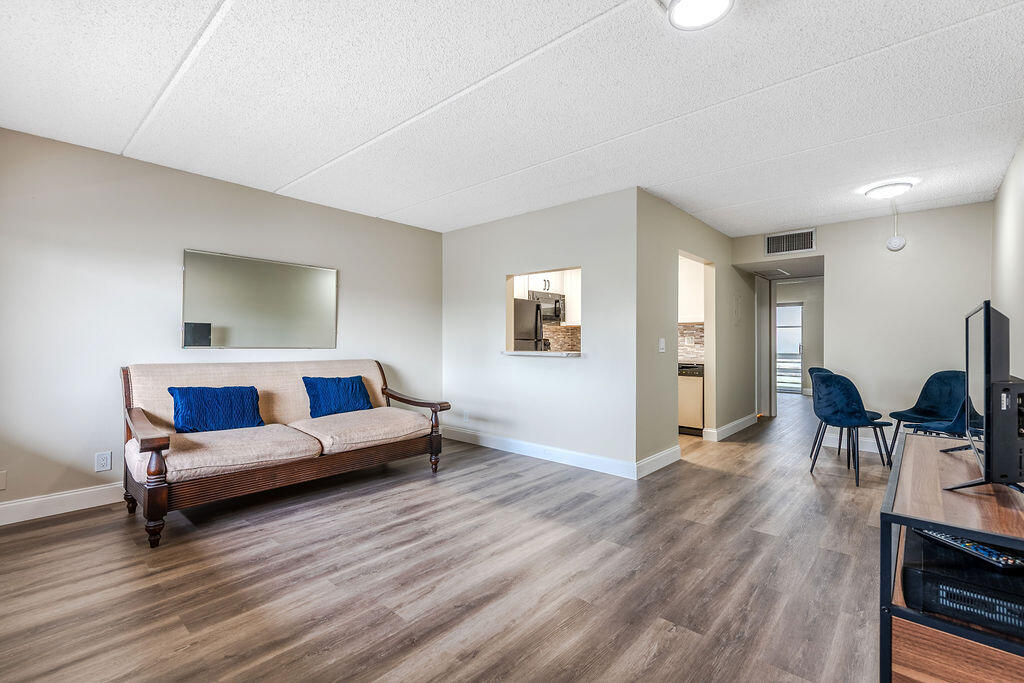 VILLAGE GREEN DORCHESTER CONDO - Residential