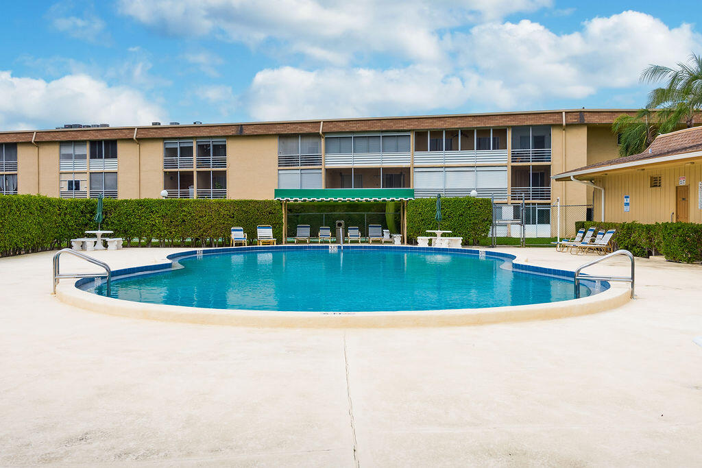 VILLAGE GREEN DORCHESTER CONDO - Residential