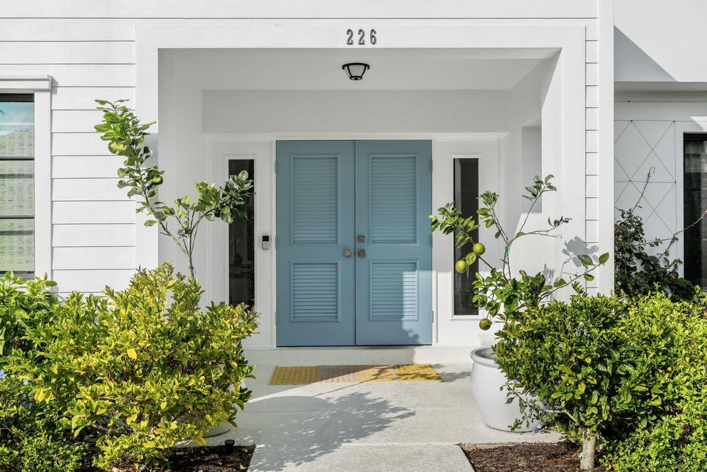 Photo of 226 Cove Place, Jupiter Inlet Colony, FL 33469 (MLS # R10980483)