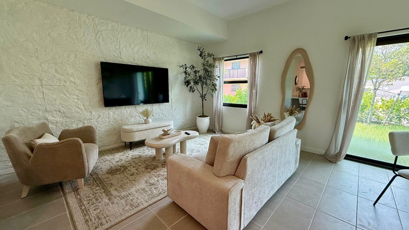 2526 Pierce Street 4