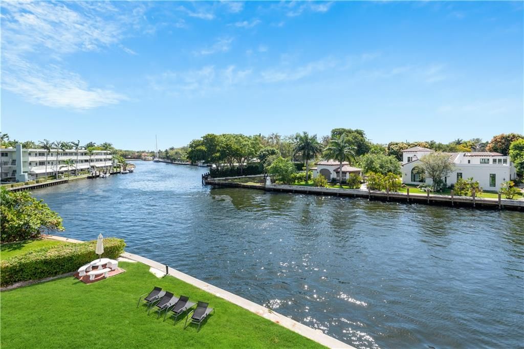 Photo of 818 SE 4th St #304, Fort Lauderdale, FL 33301 (MLS # F10321467)