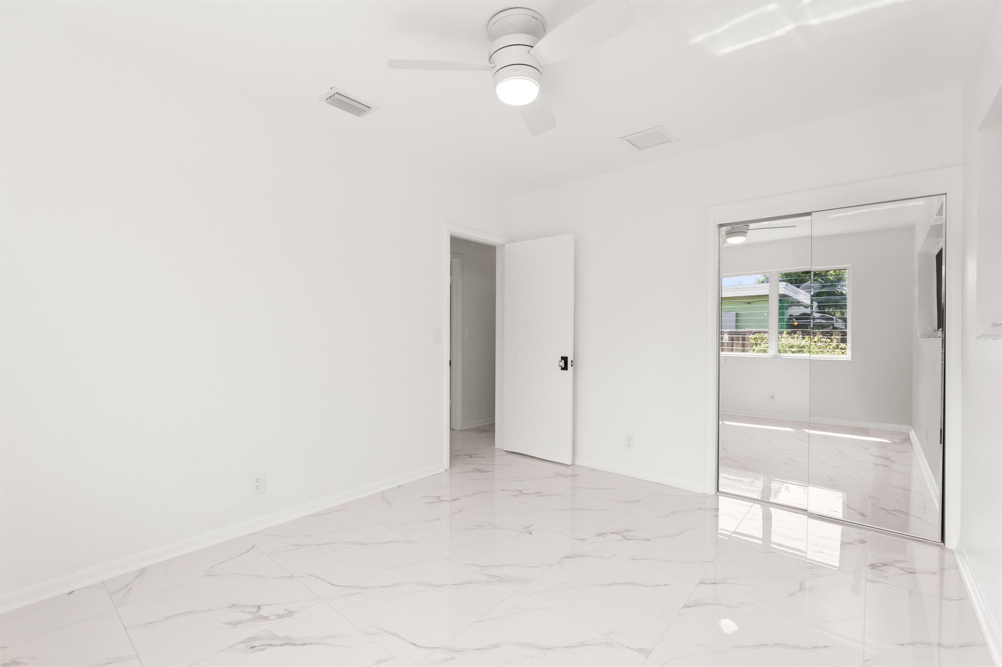 NORTH LAKE WORTH - Residential