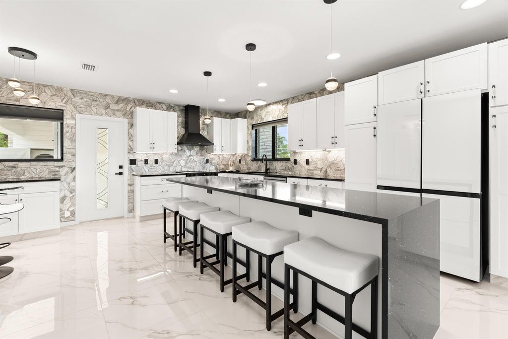 Photo of 1428 N M Street, Lake Worth Beach, FL 33460 (MLS # R11146988)