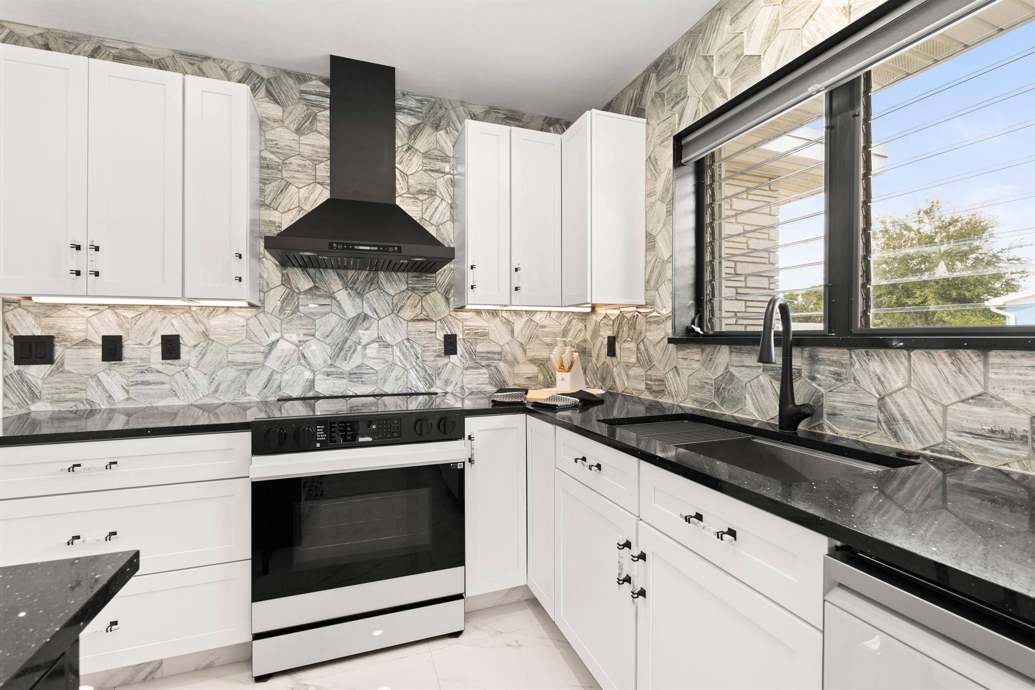 NORTH LAKE WORTH - Residential