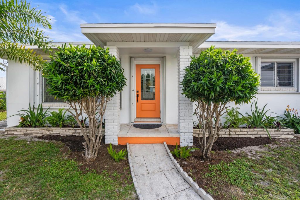 Photo of 1428 N M Street, Lake Worth Beach, FL 33460 (MLS # R11146988)