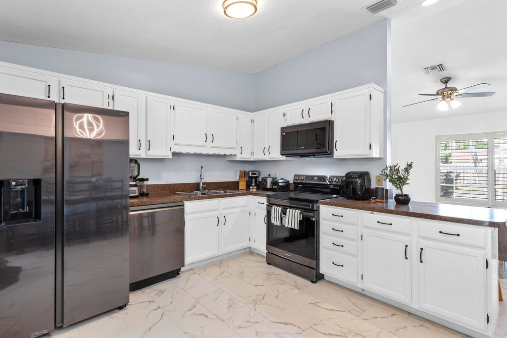 Photo of 812 NW 6th Avenue, Boynton Beach, FL 33426 (MLS # B26003469)