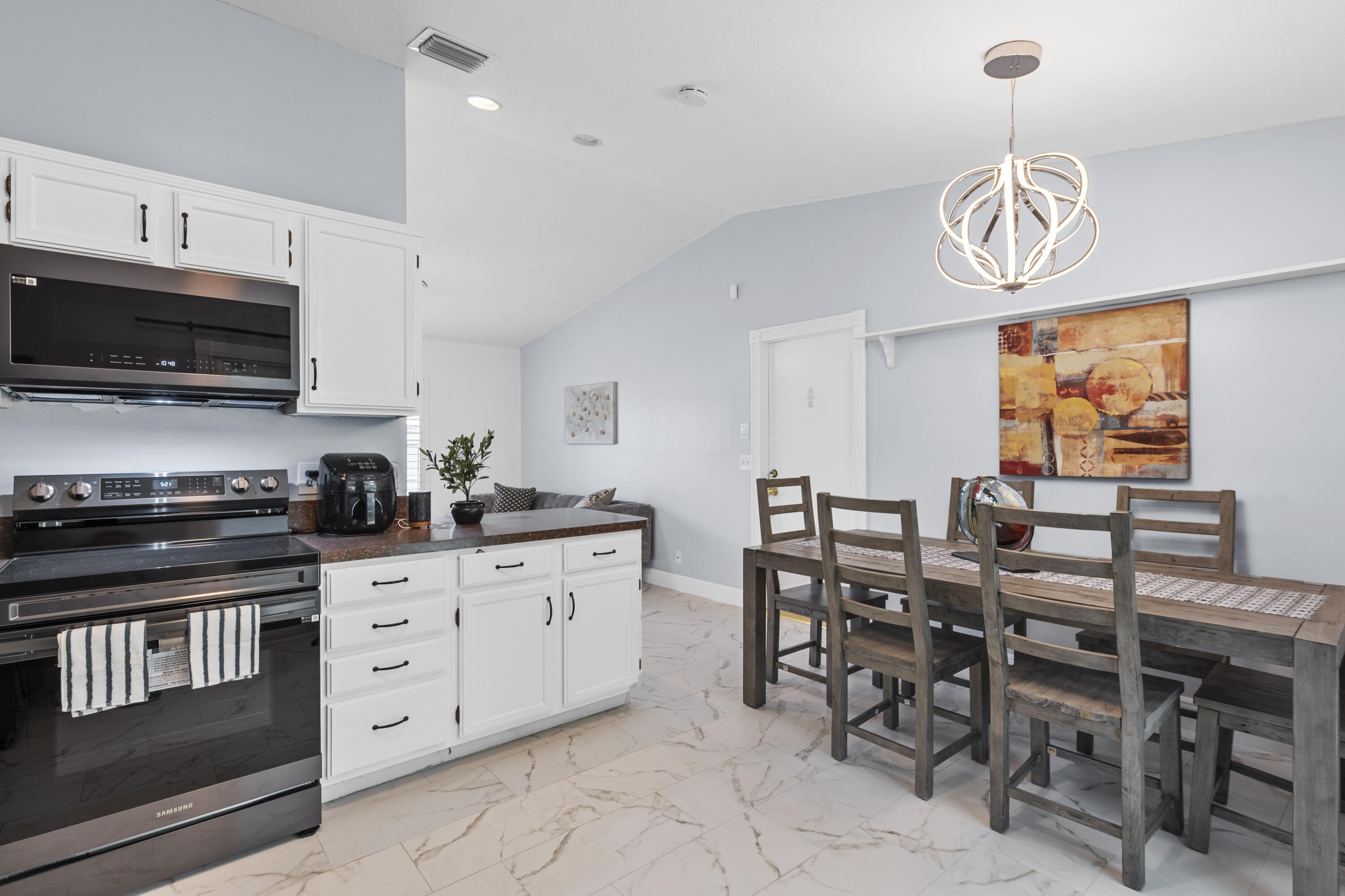 LAUREL HILLS 2ND ADD - Residential Lease