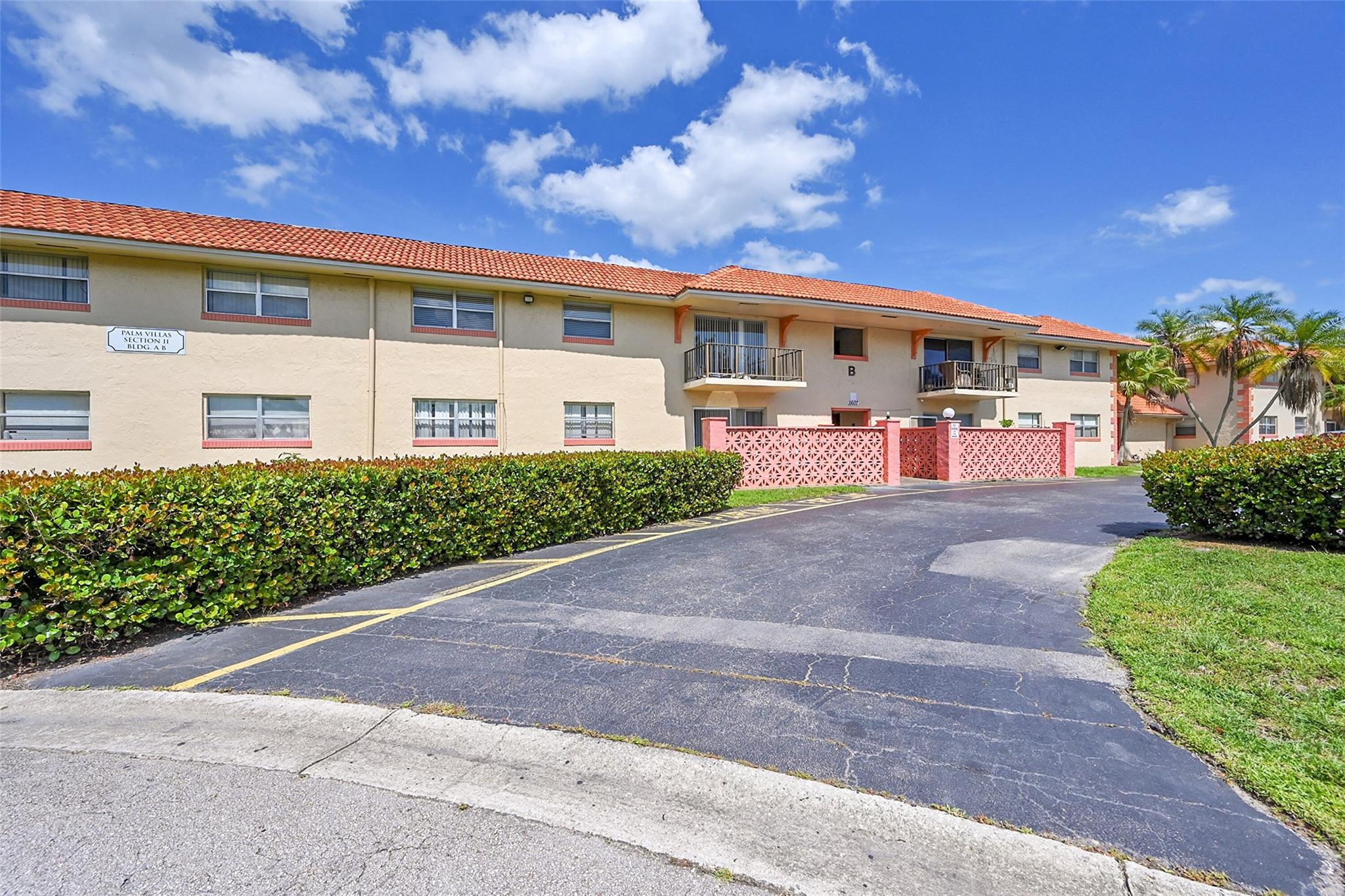 PALM VILLAS - Residential