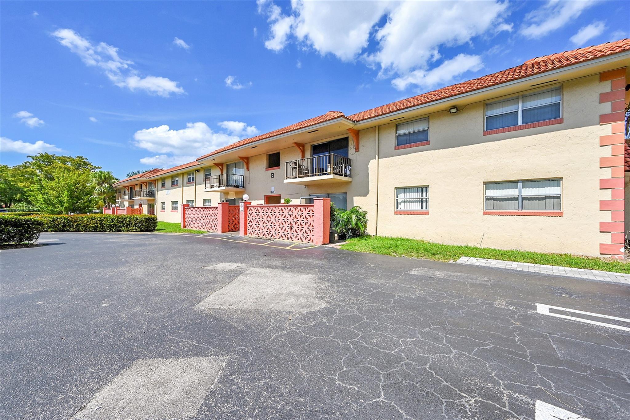 PALM VILLAS - Residential