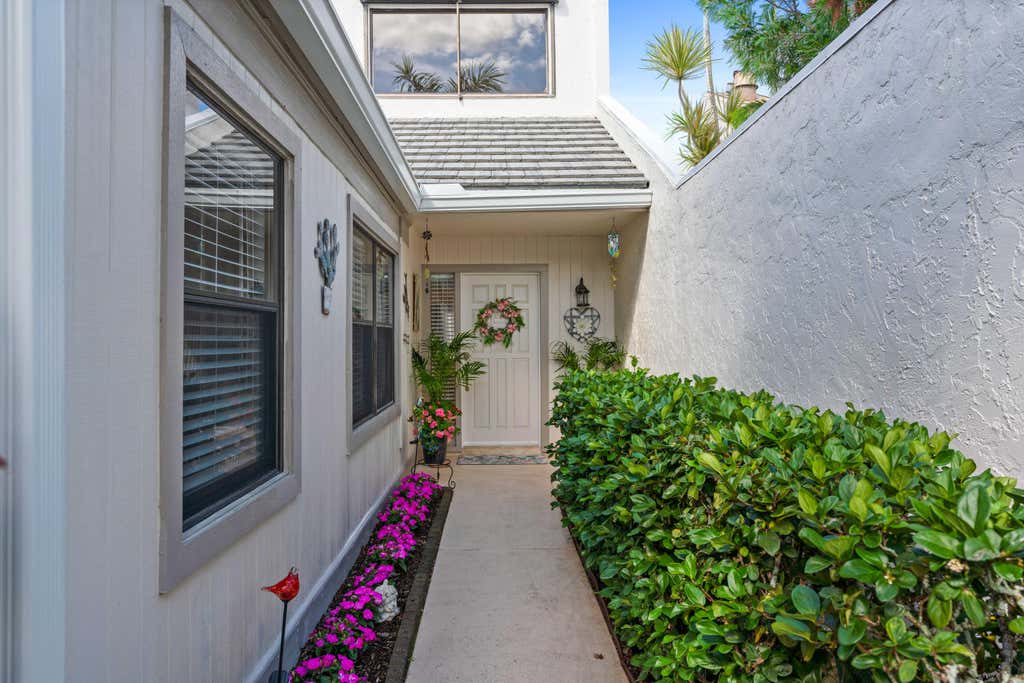 Photo of 17023 Traverse Circle, Jupiter, FL 33477 (MLS # R11073319)