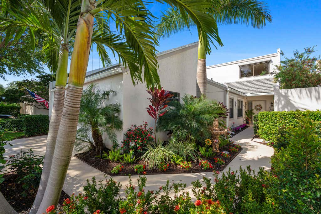 Photo of 17023 Traverse Circle, Jupiter, FL 33477 (MLS # R11073319)