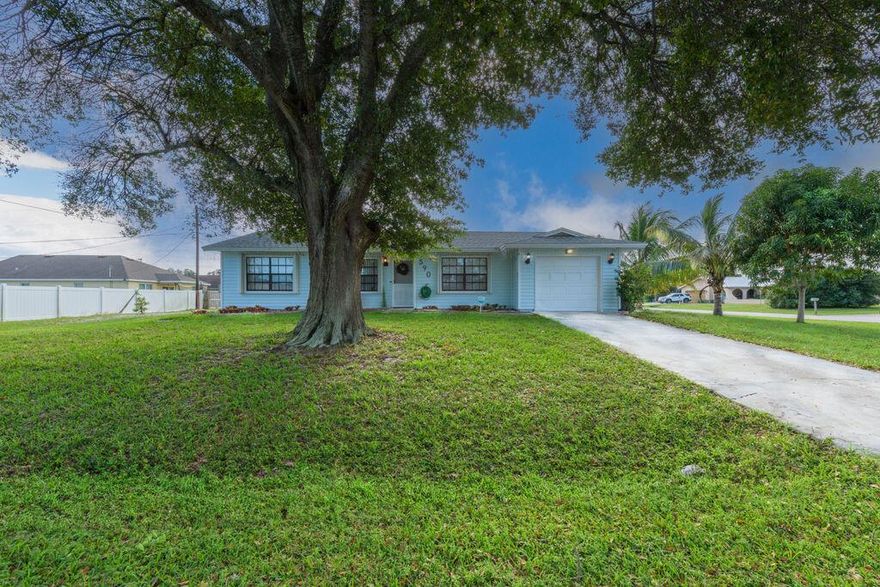 This charming 2 bedroom, 2 bathroom home sits on a spacious corner lot in a quiet neighborhood in Port St. Lucie, Florida. The house is well-maintained and boasts remodeled kitchen and bathdrooms,with a new roof installed in 2021. No HOA . Definitely worth a visit !