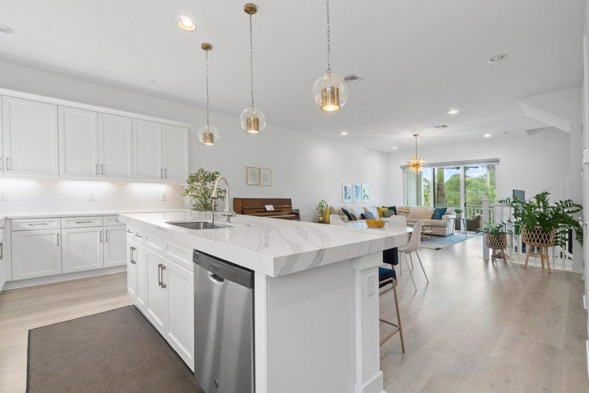 ALTON - Residential Lease