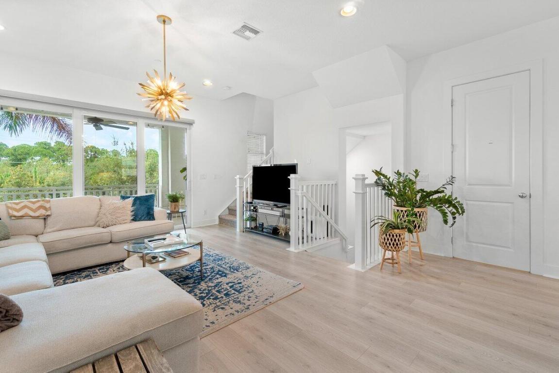 ALTON - Residential Lease