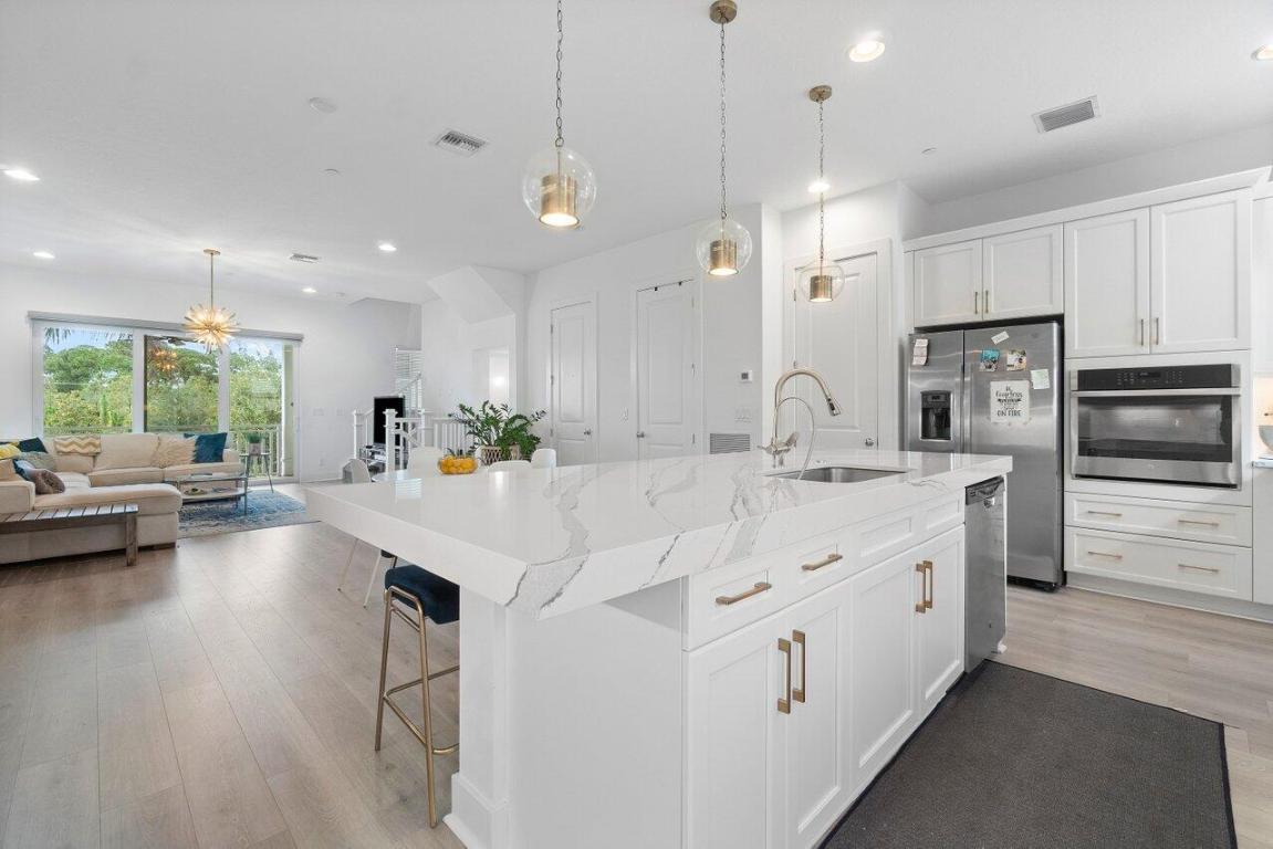 ALTON - Residential Lease